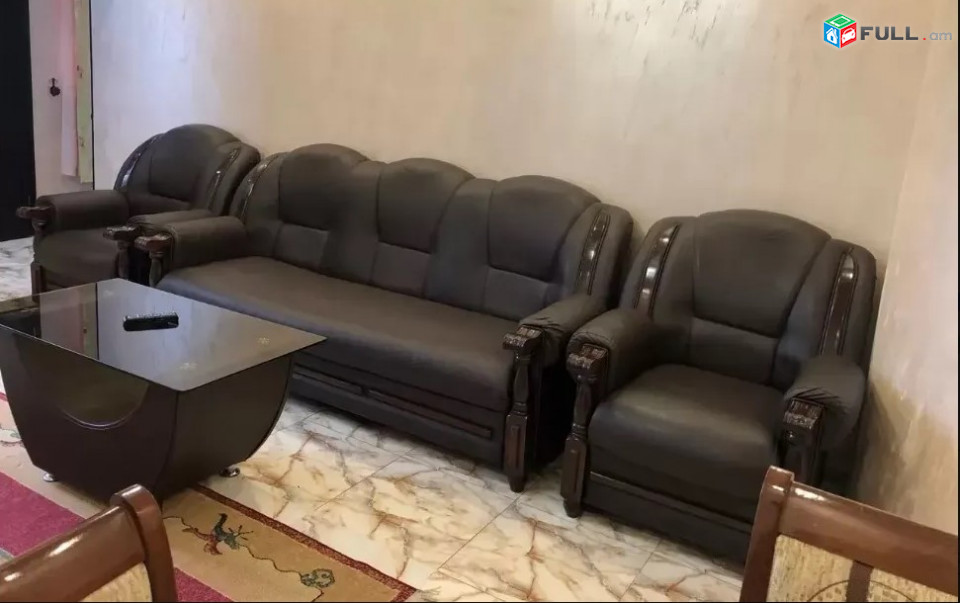 LA02740 Վարձով 3 սենյականոց բնակարան Թումանյան փողոցում 