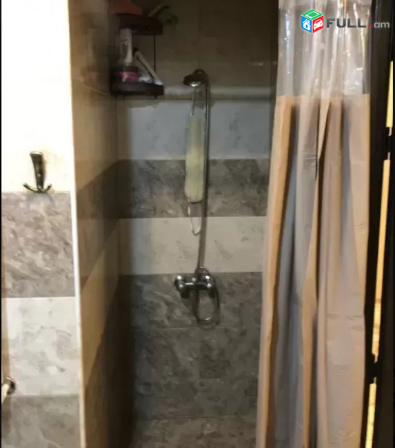 LA02740 Վարձով 3 սենյականոց բնակարան Թումանյան փողոցում 