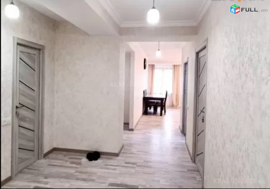 LA07717 Վարձով 4 սենյականոց բնակարան Վրացյան փողոցում 