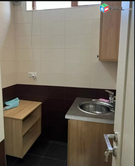 LA07728 Վարձով 90 քմ գրասենյակային տարածք Վաղարշյան փողոց  , նորակառույց շենք