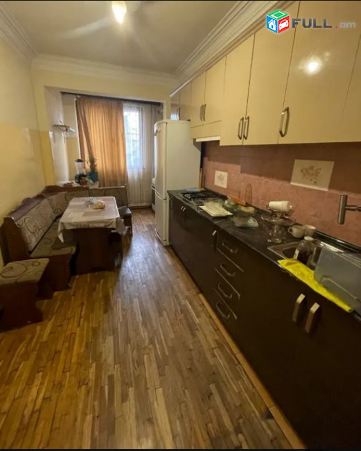 LA07748 Վարձով 3 սենյականոց բնակարան Վաղարշյան փողոցում 