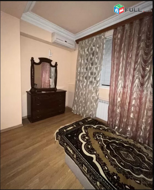 LA07754 Վարձով 3 սենյականոց բնակարան Ամիրյան փողոցում 