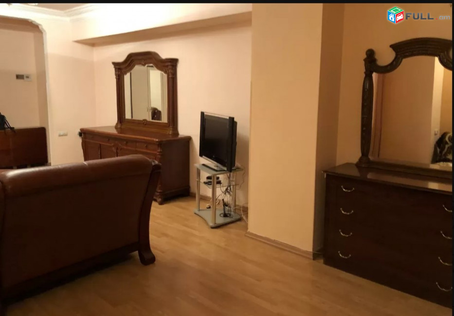 LA07754 Վարձով 3 սենյականոց բնակարան Ամիրյան փողոցում 