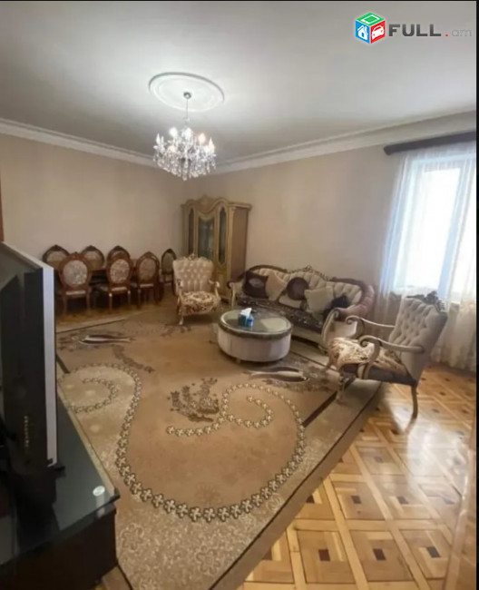 LA07762 Վարձով 3 սենյականոց բնակարան Պարոնյան փողոցում 