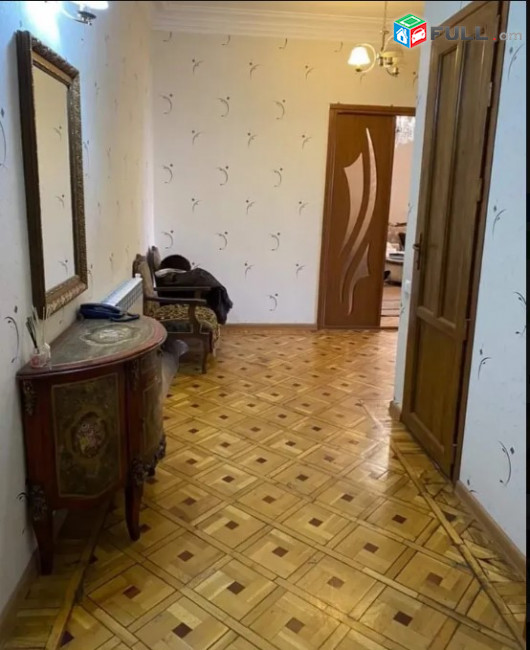 LA07762 Վարձով 3 սենյականոց բնակարան Պարոնյան փողոցում 