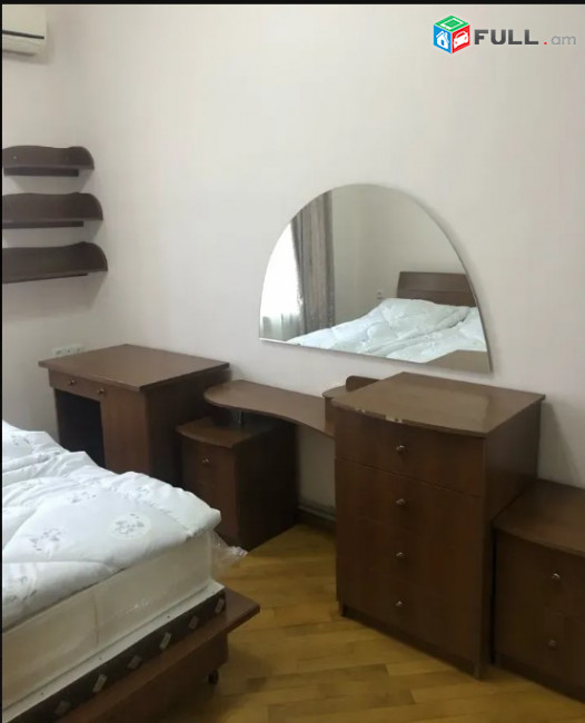LA07763 Վարձով 3 սենյականոց բնակարան Նար Դոս փողոցում 