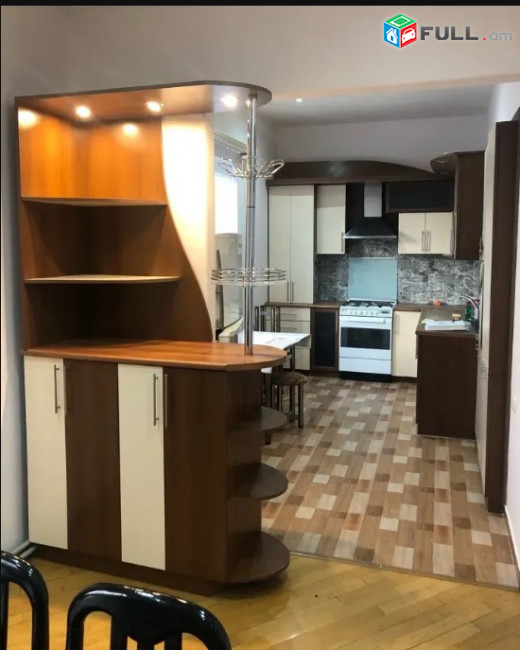 LA07763 Վարձով 3 սենյականոց բնակարան Նար Դոս փողոցում 
