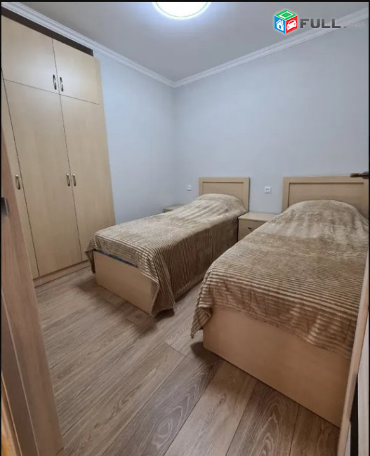 LA07794 Վարձով 3 սենյականոց բնակարան Երվանդ Քոչար փողոցում 