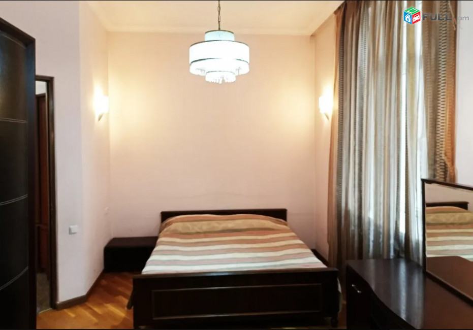 LA07799 Վարձով 3 սենյականոց բնակարան Վարդանանց փողոցում 