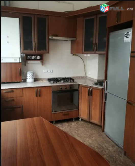 LA07799 Վարձով 3 սենյականոց բնակարան Վարդանանց փողոցում 
