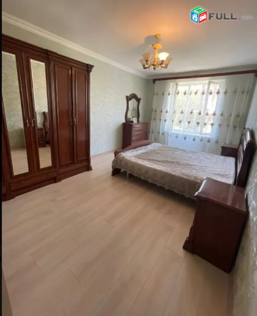 LA07805 Վարձով 3 սենյականոց բնակարան Աբովյան փողոց , Անի հյուրանոցի բակում 
