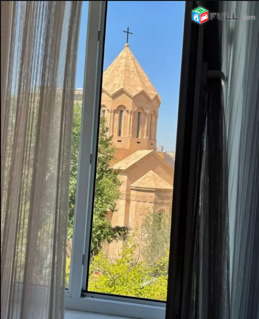 LA07805 Վարձով 3 սենյականոց բնակարան Աբովյան փողոց , Անի հյուրանոցի բակում 