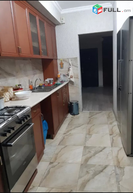 LA07807 Վարձով 3 սենյականոց բնակարան Սարյան փողոցում 