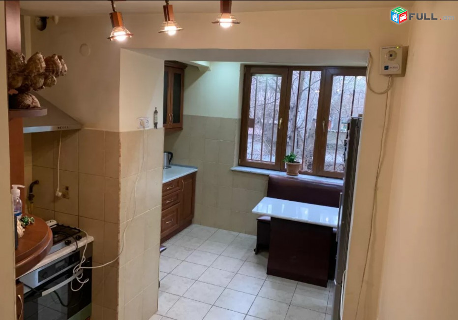 LA07813 Վարձով 3 սենյականոց բնակարան Հրաչյա Քոչար փողոցում 