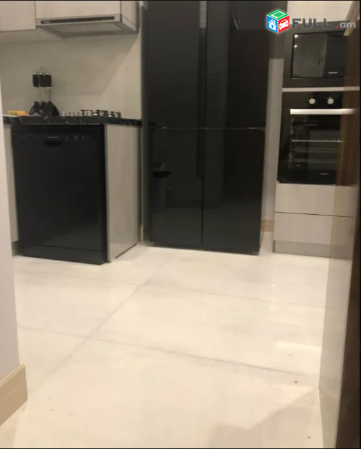 LA07838 Վարձով 3 սենյականոց բնակարան Ամիրյան փողոց , նորակառույց շենք