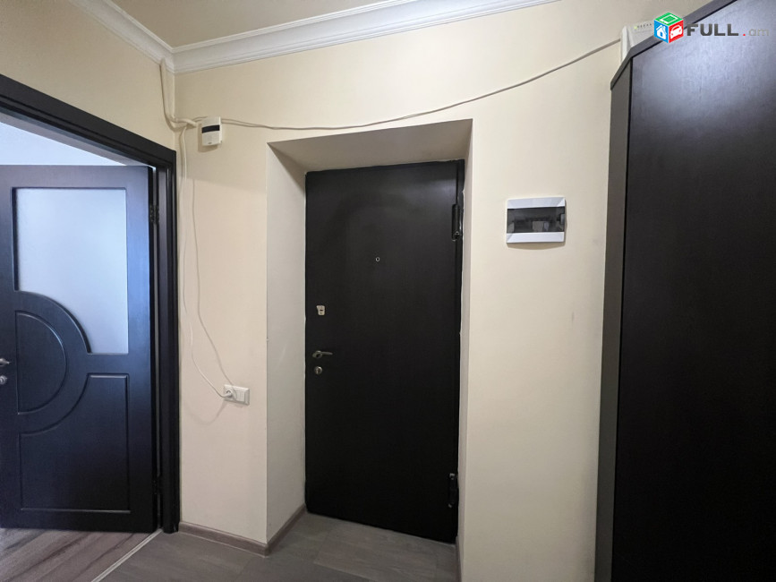 LA07840 Վարձով 2 սենյականոց բնակարան Վիկտոր Համբարձումյան փողոցում