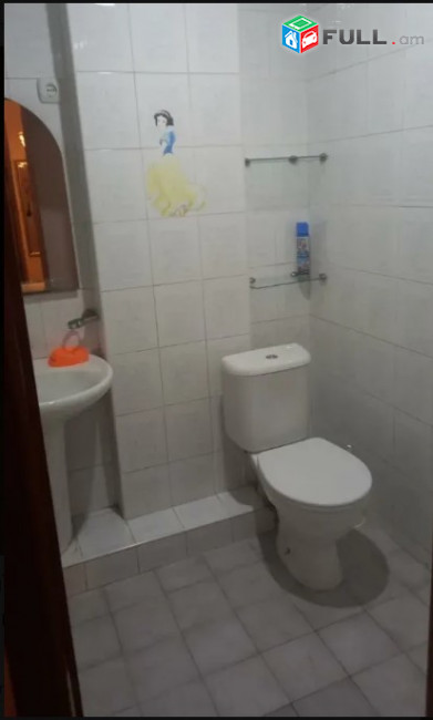 LA07856 Վարձով 3 սենյականոց բնակարան Արամ Խաչատրյան փողոցում 