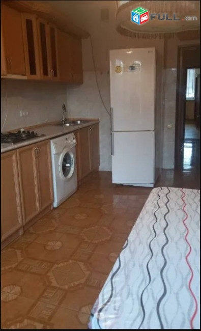 LA07856 Վարձով 3 սենյականոց բնակարան Արամ Խաչատրյան փողոցում 