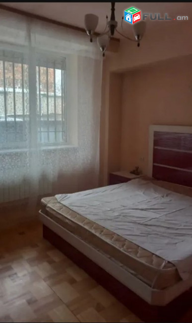 LA07856 Վարձով 3 սենյականոց բնակարան Արամ Խաչատրյան փողոցում 