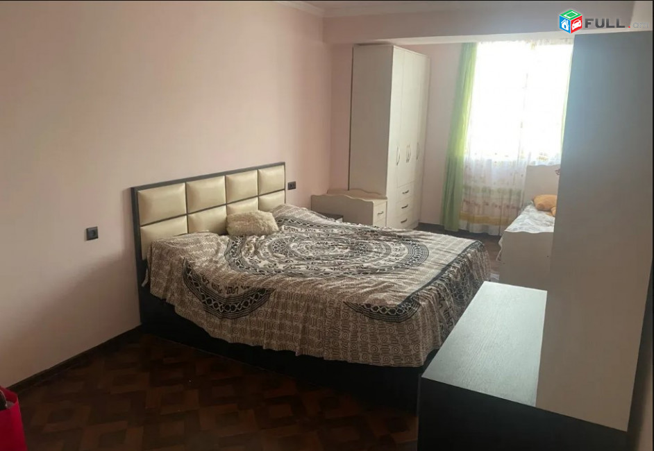 LA07882 Վարձով 3 սենյականոց բնակարան Հակոբ Հակոբյան փողոցում