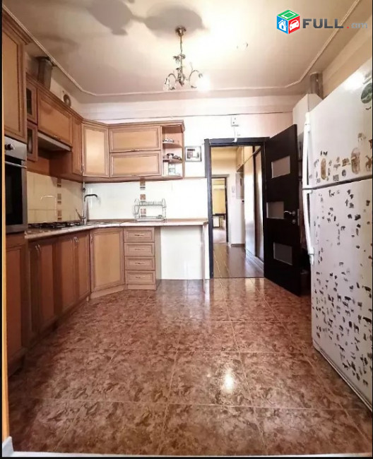 LA07893 Վարձով 2 սենյականոց բնակարան Նալբանդյան փողոցում 