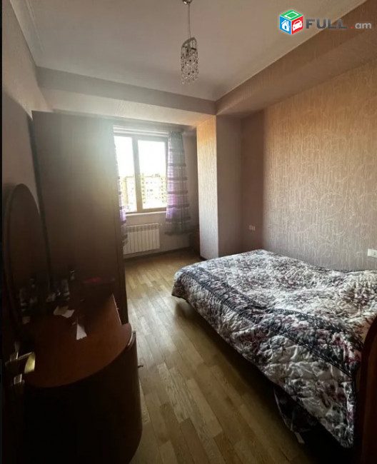 LA07900 Վարձով 3 սենյականոց բնակարան Մաշտոցի պողոտա , նորակառույց շենք
