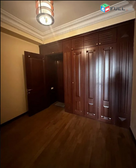 LA07900 Վարձով 3 սենյականոց բնակարան Մաշտոցի պողոտա , նորակառույց շենք