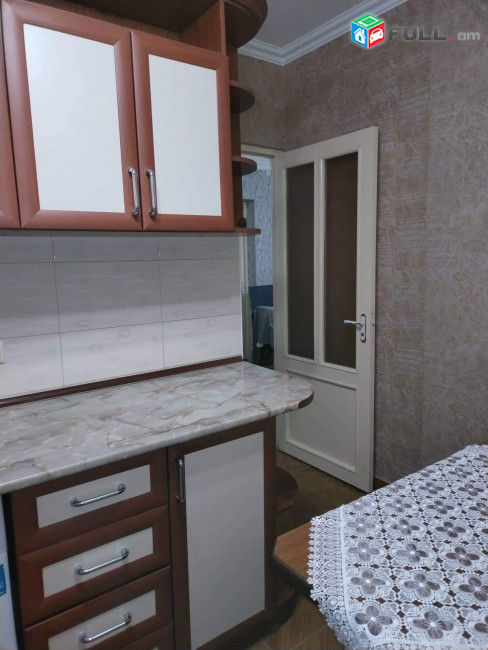 LA07909 Վարձով 3 սենյականոց բնակարան Գյուլբենկյան փողոցում 