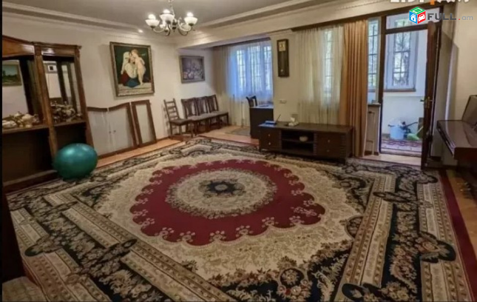 LA07902 Վարձով 3 սենյականոց բնակարան Արամ Խաչատրյան փողոցում 
