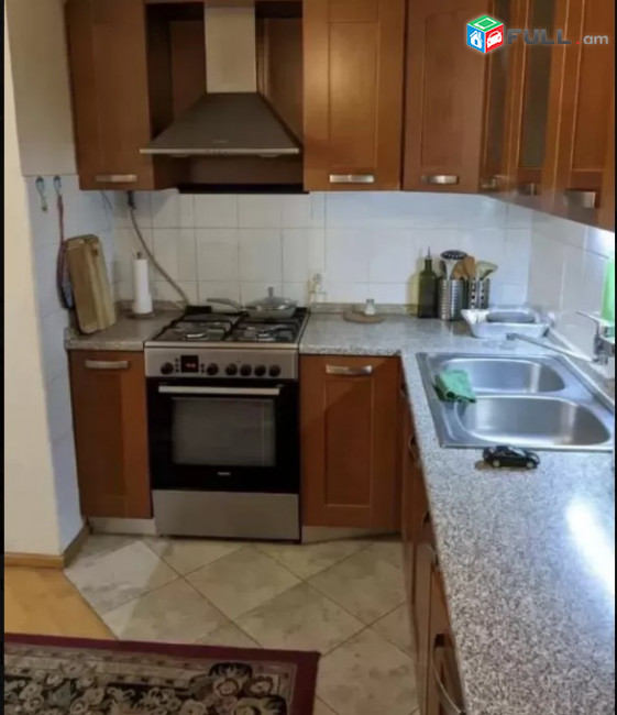 LA07902 Վարձով 3 սենյականոց բնակարան Արամ Խաչատրյան փողոցում 