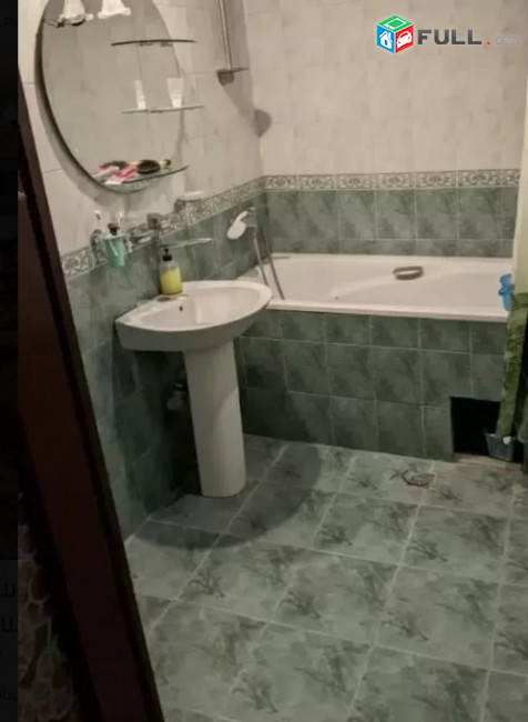 LA07902 Վարձով 3 սենյականոց բնակարան Արամ Խաչատրյան փողոցում 