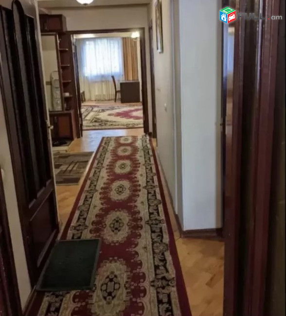 LA07902 Վարձով 3 սենյականոց բնակարան Արամ Խաչատրյան փողոցում 