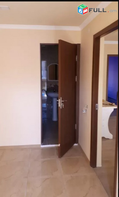 LA07923 Վարձով 2 սենյականովց բնակարան Եղբայրության փողոց , 3 Մաս