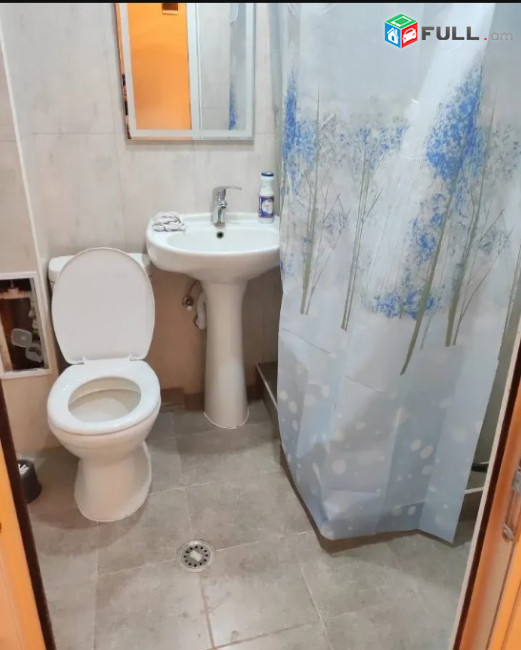 LA07927 Վարձով 1 սենյականոց բնակարան Վիկտոր Համբարձումյան փողոցում 