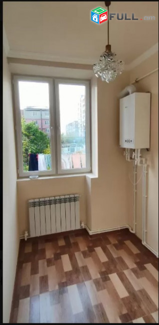 LA07927 Վարձով 1 սենյականոց բնակարան Վիկտոր Համբարձումյան փողոցում 