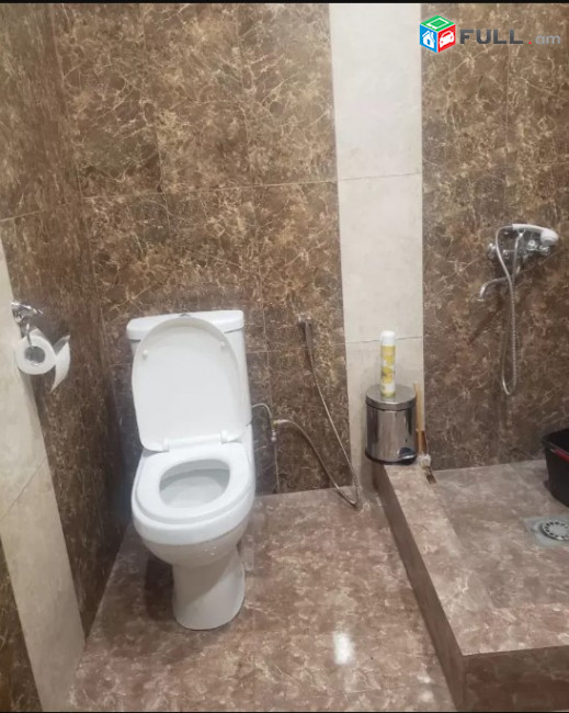 LA07942 Վարձով  135 ք.մ. բազմաֆունկցիոնալ գույք կենտրոնում Դալմայ առևտրի կենտրոնի մոտ 
