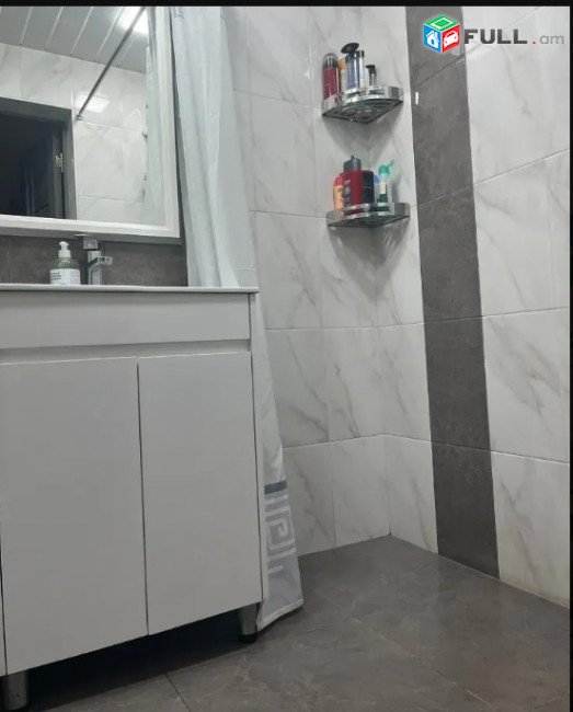 LA07996 Վարձով 3 սենյականոց բնակարան Ամիրյան փողոցում 
