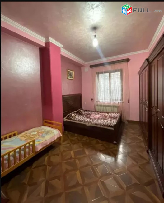 LA08008 Վարձով 5 սենյականոց  3  հարկանի քարե տուն Օստրովսկու փողոցում կենտրոնում