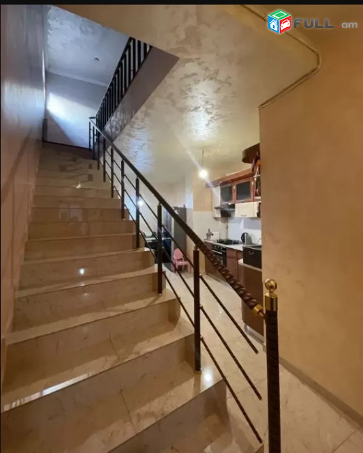 LA08008 Վարձով 5 սենյականոց  3  հարկանի քարե տուն Օստրովսկու փողոցում կենտրոնում