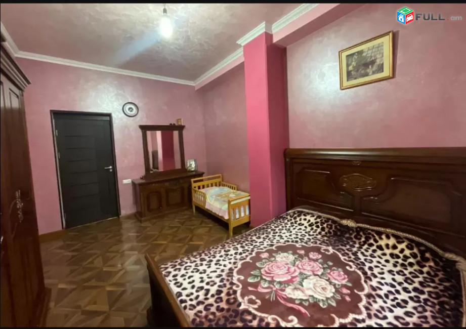 LA08008 Վարձով 5 սենյականոց  3  հարկանի քարե տուն Օստրովսկու փողոցում կենտրոնում