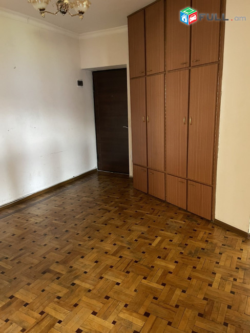 LA08084 Վարձով 3 սենյականոց բնակարան Երվանդ Քոչար փողոցում 