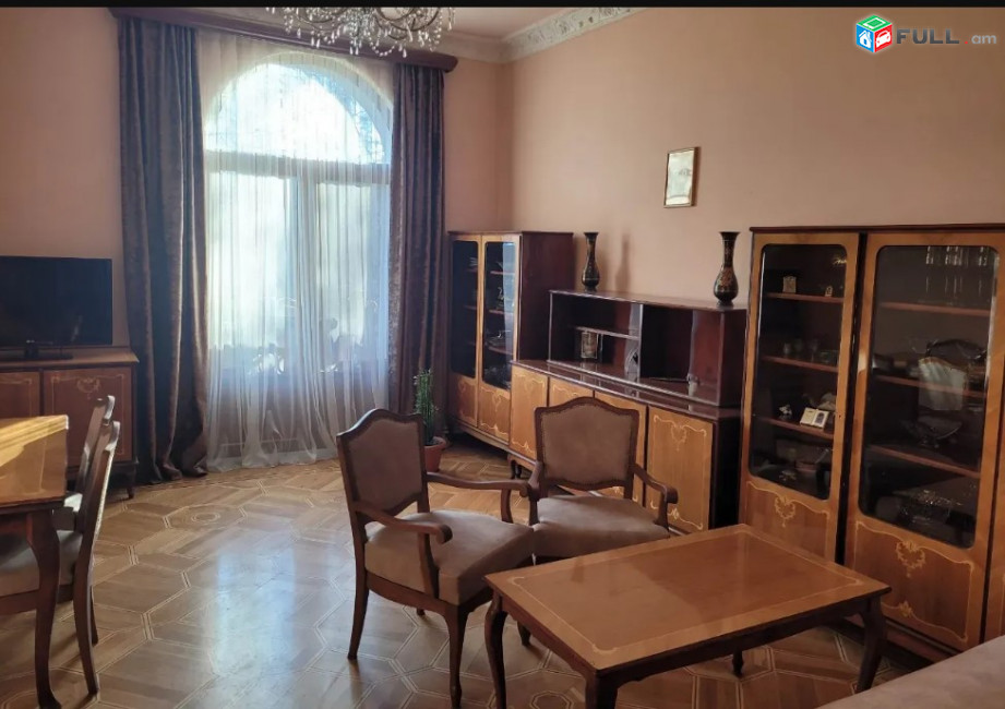 LA08096 Վարձով 3 սենյականոց բնակարան Վարդանանց փողոց , Վերնիսաժի մոտ