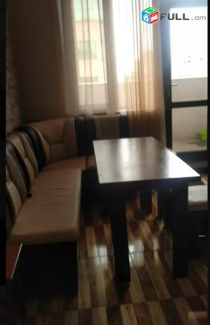 LA02421 Վարձով 3 սենյականոց բնակարան Վարդանանց փողոցում 