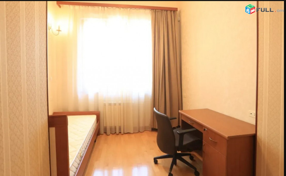 LA08216 Վարձով 3 սենյականոց բնակարան Թումանյան փողոցում