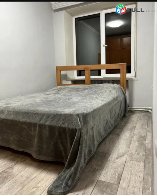 LA08227 Վարձով 4 սենյականոց բնակարան Հանրապետության փողոցում 