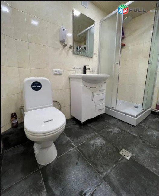 LA08227 Վարձով 4 սենյականոց բնակարան Հանրապետության փողոցում 