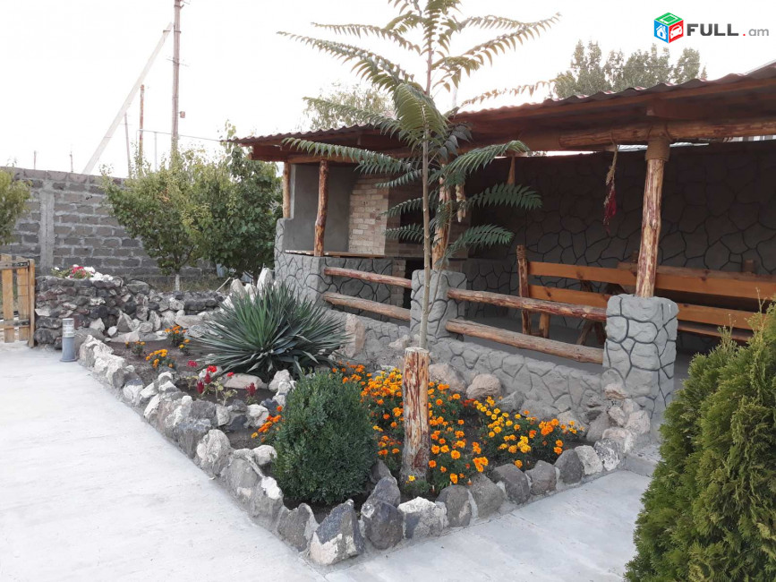 LA08240 Վարձով 4 սենյականոց 1 հարկանի քարե տուն, Երևանյան փողոցի 1-ին նրբանցք Մերձավանում,
