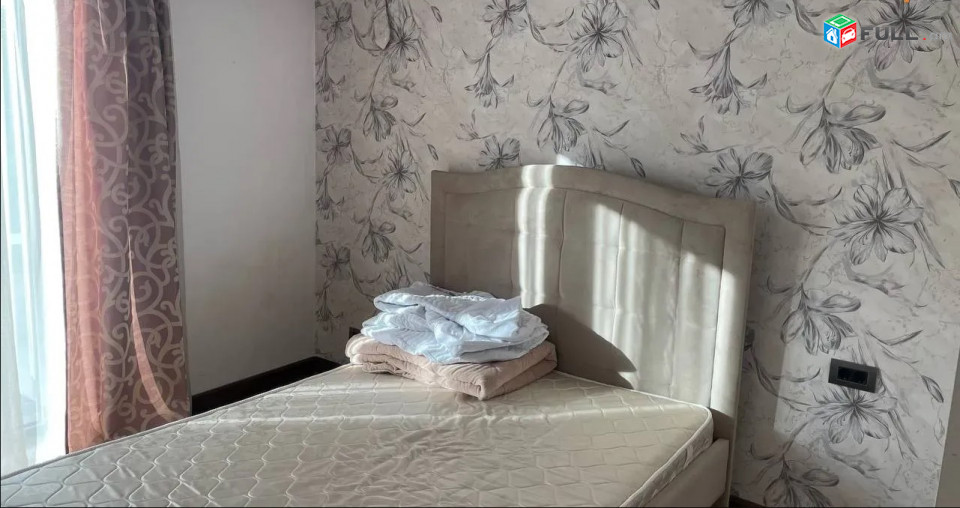 LA08343 Վարձով 3 սենյականոց բնակարան  Նալբանդյան, Թումանյան փողոց 
