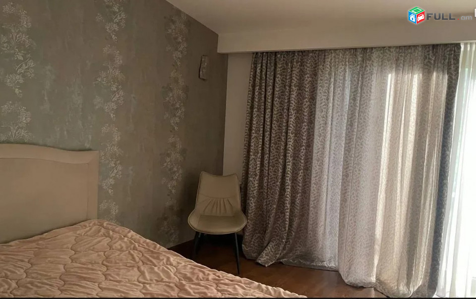 LA08343 Վարձով 3 սենյականոց բնակարան  Նալբանդյան, Թումանյան փողոց 