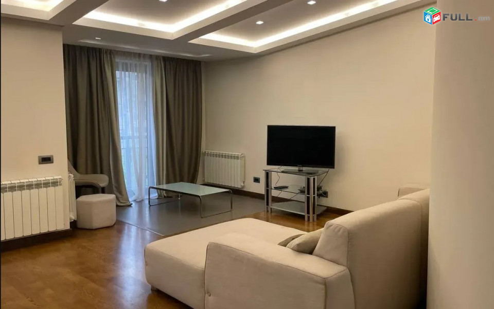 LA08343 Վարձով 3 սենյականոց բնակարան  Նալբանդյան, Թումանյան փողոց 